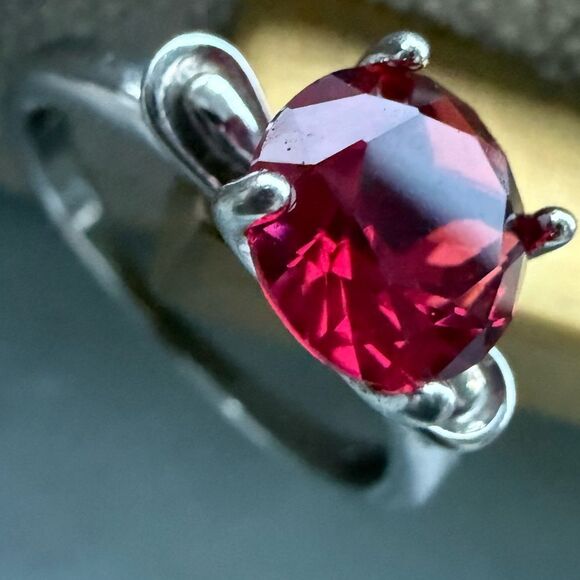 Silver Tone Statement Ring with Large Red Faceted Stone – Size 10 - Picture 3 of 17